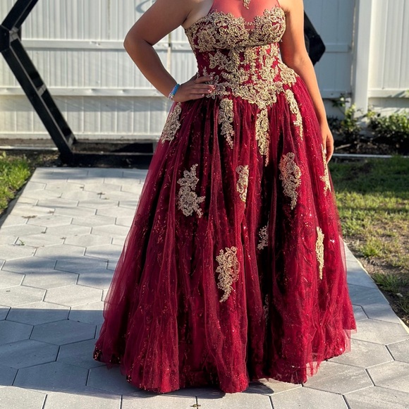 Quinceanera or Sweet 16 dress - Picture 2 of 3